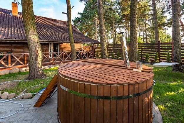 Рассматривая вариант для строительства сауны, оптимальным решением станет выбор между натуральным материалом и каркасным подходом. Если для вас важна экология и стойкость к внешним воздействиям, вам подойдет сооружение из массива. Этот вариант обеспечивает отличную теплоизоляцию и природное обогащение воздуха, создавая гармоничную атмосферу.