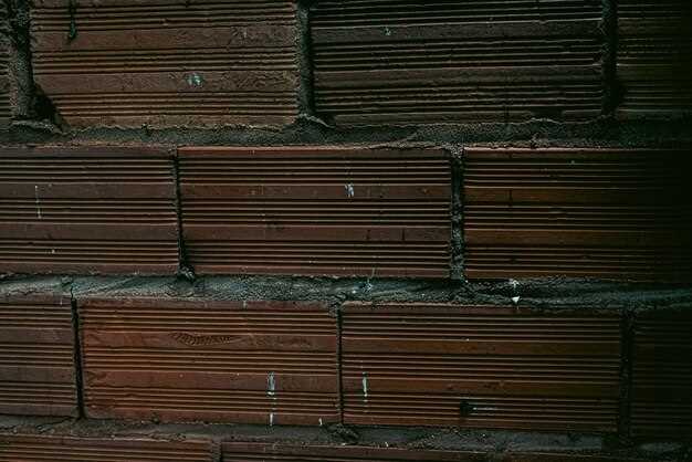 Современные технологии обработки обеспечивают возможность создания долговечных и устойчивых к внешним факторам конструкций. Элементы обрабатываются для защиты от насекомых и грибков, а также подвергаются антипиреновой обработке для повышения огнестойкости. Это способствует увеличению срока службы объектов. Быть в числе современных строителей и выбирать конструкции из натурального сырья – шаг вперед в области устойчивого строительства.