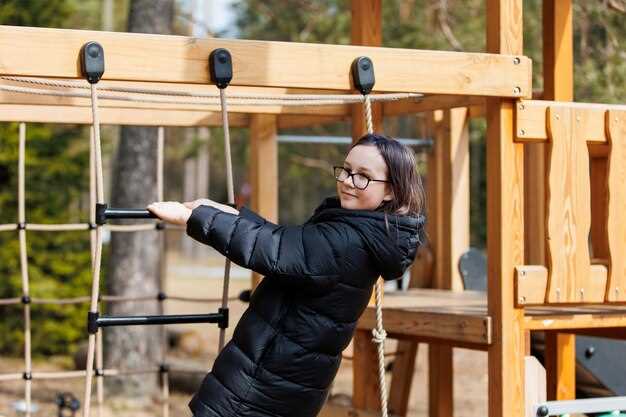 • Обшивку заменить на OSB- листы или ДСП с влагостойкой пропиткой, что снизит расход материалов на стороне стен, но потребует дополнительной защиты от влаги.