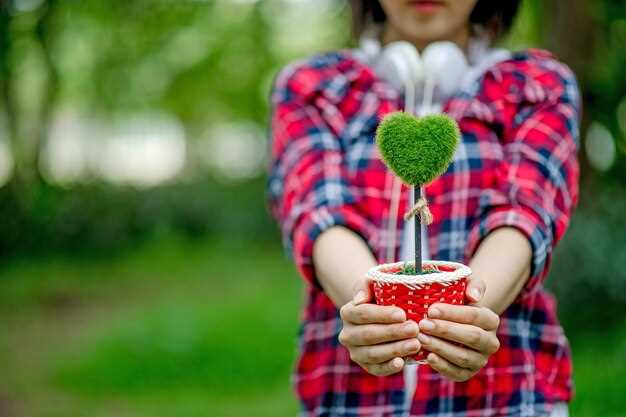 undefinedОрганические отходы направляйте в компостную яму или контейнер.</strong> <em>Компост обеспечивает натуральное удобрение, улучшает структуру почвы и снижает затраты на покупку химикатов.</em>«></p>
<p><strong>Выбирайте засухостойкие сорта и местные многолетники, чтобы снизить полив и укрепить почвенный слой.</strong> <em>Мульчирование в 5–8 см удерживает влагу и препятствует росту сорняков.</em></p>
<p><img decoding=