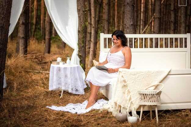 Подход к месту релаксации оформляйте шириной 0,8–1 м; дорожка должна быть ровной, без ступеней, с уклоном не более 2°. Локацию освещайте вечерними фонарями 0,4–0,6 лк.