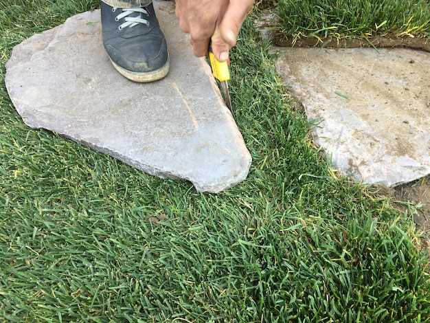 Пластик, композит и цементные смеси требуют минимального ухода. Чистка мягкой щеткой и нейтральным средством; избегайте растворителей и агрессивных чистящих средств. При необходимости – заменяйте отдельные элементы без нарушения целого контура.