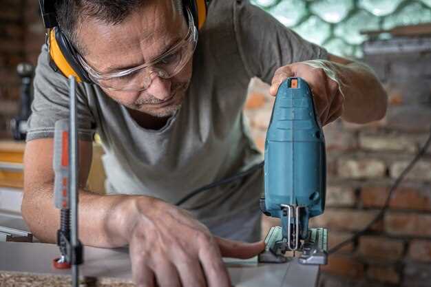 Сравните вес устройства: для длительного использования оптимален аппарат весом от 2,5 до 4 кг. Легкие инструменты обеспечивают комфортность, но могут уступать в производительности. Более тяжелые варианты подходят для выполнения профессий, где необходима высокая мощность.