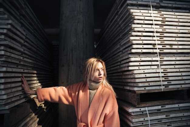 Древесина должна находиться на возвышении, чтобы избежать контакта с полом. Это предотвратит впитывание влаги из грунта и снизит риск возникновения грибка и плесени. Оптимальная высота – около 15 см от поверхности.