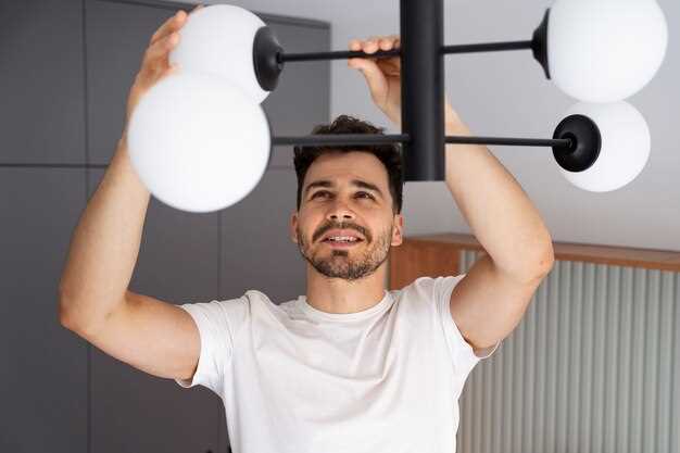 Установите датчики движения, чтобы освещение включалось автоматически при входе в комнату и отключалось, когда никто не находится внутри. Это не только удобно, но и экономит электроэнергию. Сенсоры, реагирующие на уровень освещенности, помогут поддерживать оптимальные условия для работы и отдыха.