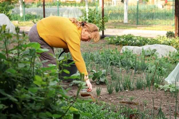 undefinedРекомендация: начинать посевы холодостойких культур, когда почва на глубине 5 см прогреется до 4–6°C, а дневные температуры устойчиво держатся выше нуля на 5–7 суток.</strong>«></p>
<p>Чтобы подстроиться под регион, используйте три шага: определить нормальные сроки прогрева, проверить почву термометром на глубине 5 см и подбирать группы культур по диапазонам температуры.</p>
<p><img decoding=