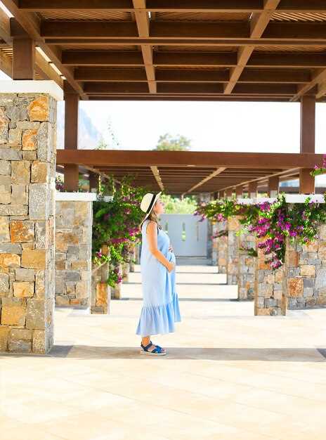 Планирование и монтаж требуют внимания к основанию. Для столбов выбирайте заглубление 40–60 см в зависимости от грунта и ветровой нагрузки; усиливающие элементы – анкерные болты и металлоконструкции с защитой от коррозии. undefinedГотовые наборы</em> можно собрать за 1–2 дня на среднем участке, но лучше поручить проект профессионалам, чтобы выдержать ветровые режимы и обеспечить долговременную устойчивость.»></p>
<h2>Материалы и формы: как выбрать дерево, металл или композит и определить стиль</h2>
<p><img decoding=