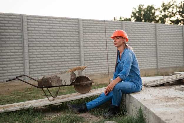 Рекомендация: начните с формирования надежного влагозащитного барьера по всей площади пола и по стенам на высоту не менее 0,8 м; применяйте двухслойный комплект: обмазочную смесь и рулонную мембрану с перекрытиями, чтобы исключить проникновение влаги при возможной усадке.