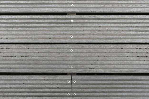 Его целесообразно использовать при строительстве одноэтажных и двухэтажных зданий, а также при возведении перегородок, соединяющих различные части постройки. Оптимально подходит для малых и средних объектов, а также дач и загородных домов.