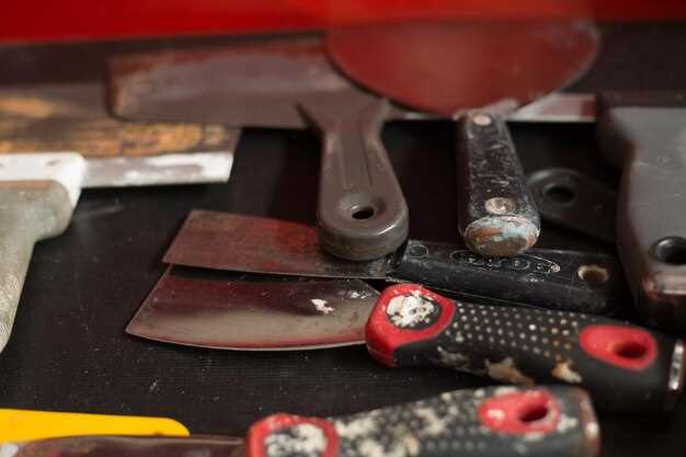 Не забывайте о маркировке. Обозначьте каждый ящик или полку табличками с названиями категорий. Это упростит поиск и поддержание порядка. Также имеет смысл регулярно проверять содержимое ящиков и избавляться от ненужных вещей.