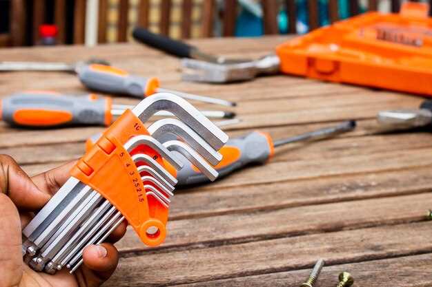 Не забудьте о наборе плоскогубцев. Они способны решать множество задач, включая обрезку проводов и захват мелких деталей. Обратите внимание на эргономику ручек, что позволит работать в комфортном режиме даже при длительных заданиях.