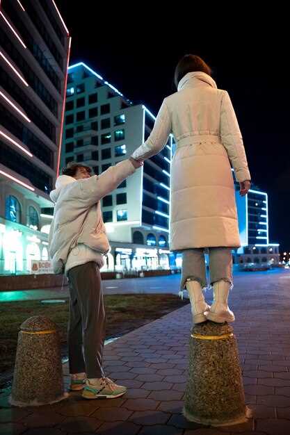 Параметры чувствительности и времени отключения должны быть отрегулированы в зависимости от конкретных условий. Например, в спокойных районах сенсоры могут срабатывать при малом движении, тогда как в более оживленных местах стоит увеличить чувствительность, чтобы избежать ненужного включения. Рекомендуется также рассмотреть использование моделей с возможностью регулировки угла обзора, чтобы адаптировать их к особенностям местности.