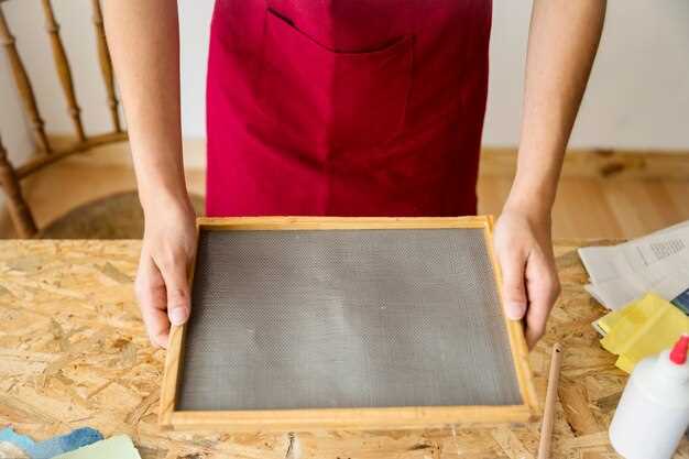 Для снижения уровня проникновения звуков через окна оптимальным решением станет установка undefinedмногокамерных герметичных конструкций</strong>. Они обеспечивают лучшую тепло- и звукоизоляцию благодаря использованию специальных типов стекол и качественным рамам. Подбирайте окна с низким коэффициентом теплопередачи.»></p>
<p>Проверьте уплотнители. Качественные резинообразные пломбы вокруг оконных рам уменьшают зазоры, что значительно сокращает поток звуков. Если они изношены или отсутствуют, замените их на новые, соответствующие стандартам.</p>
<p><img decoding=